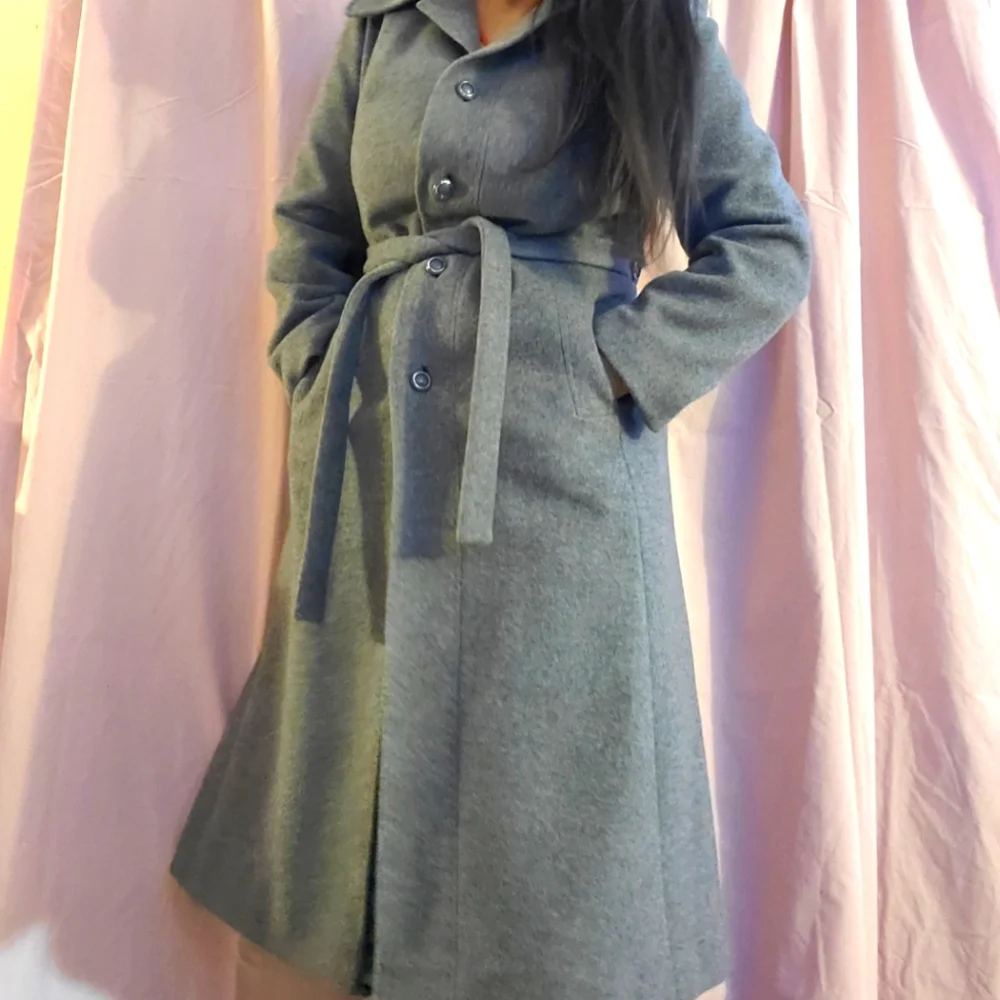 Classy Vintage Gray Wool Coat - Picture 1 of 16